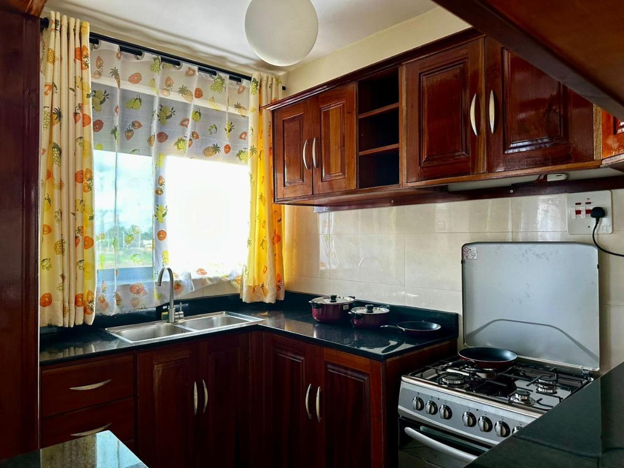 Apartamento Elena & Kimberly Gulu Exterior foto